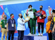 Disaksikan Lanyalla, Perenang Jatim Sabet 3 Emas Dan Pecahkan Rekor Pon