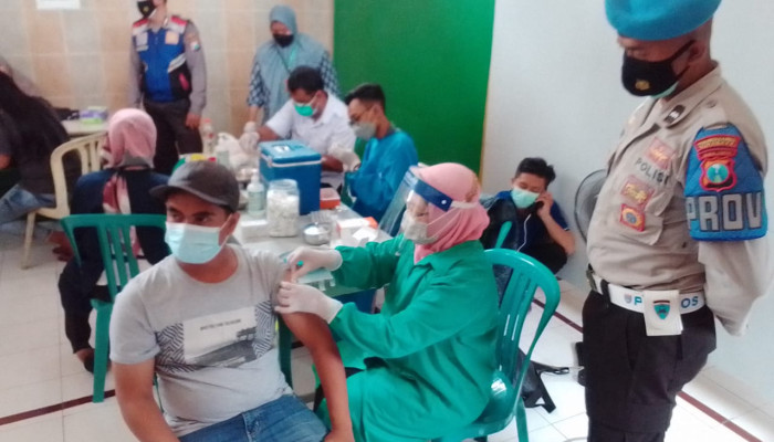Tiga Kelurahan Di Kota Surabaya Antusias Mengikuti Vaksinasi
