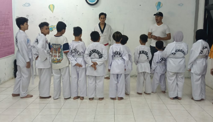 Untuk Mencetak Atlet Handal, Taekwondo Tornado Sumur Welut Tanamkan Kedisiplinan