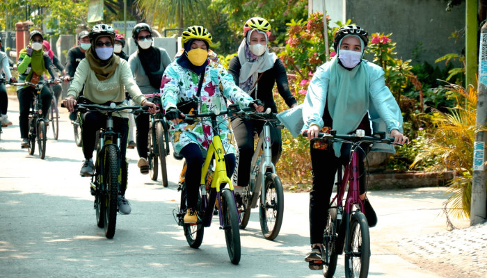 Dengan Gowes, Ning Sasha Sambangi Sentra Umkm Di Wilayah Wonoayu Sidoarjo