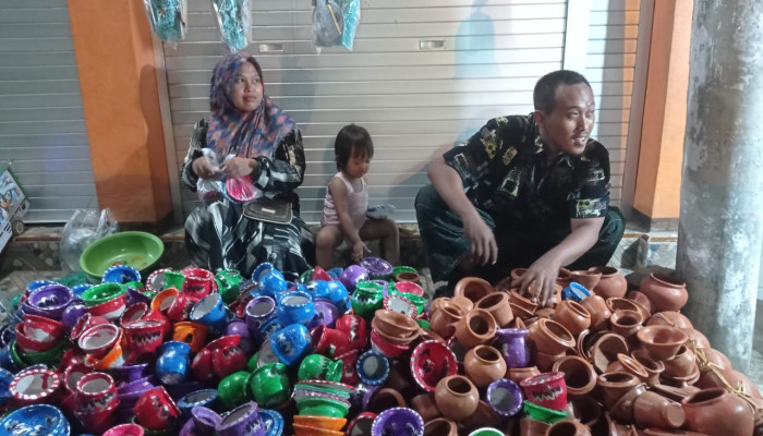 Omset Turun Drastis, Pedagang Musiman Bulan Maulid Tetap Bersyukur