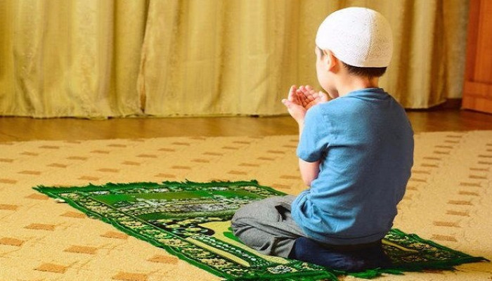 Penting Mendidik Anak Sejak Dini Untuk Mengerjakan Sholat Lima Waktu