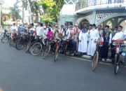 Peringati Maulid Nabi Muhammad Saw, Pasekgres Keliling Gresik Berbusana Muslim