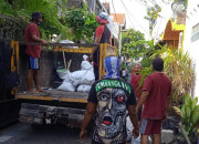 Memasuki Musim Penghujan, Warga Simowau Indah Kelurahan Sepanjang Bersihkan Lingkungan