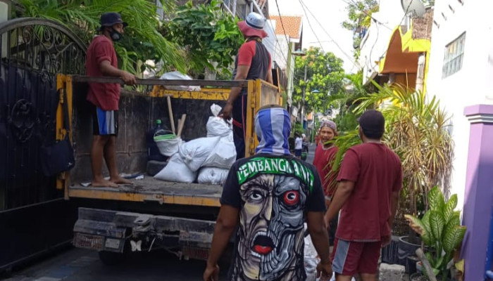 Memasuki Musim Penghujan, Warga Simowau Indah Kelurahan Sepanjang Bersihkan Lingkungan