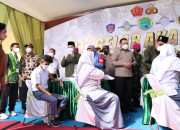 Ketua Kpk Ri Firli Bahuri Didampingi Bupati Ahmad Muhdlor Tinjau Vaksinasi Di Sidoarjo