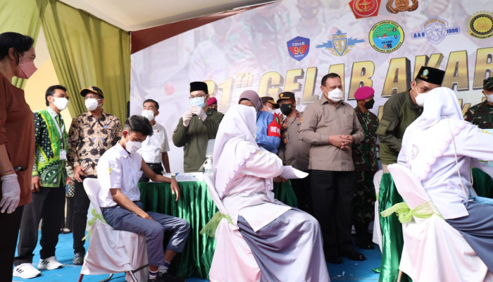 Ketua Kpk Ri Firli Bahuri Didampingi Bupati Ahmad Muhdlor Tinjau Vaksinasi Di Sidoarjo