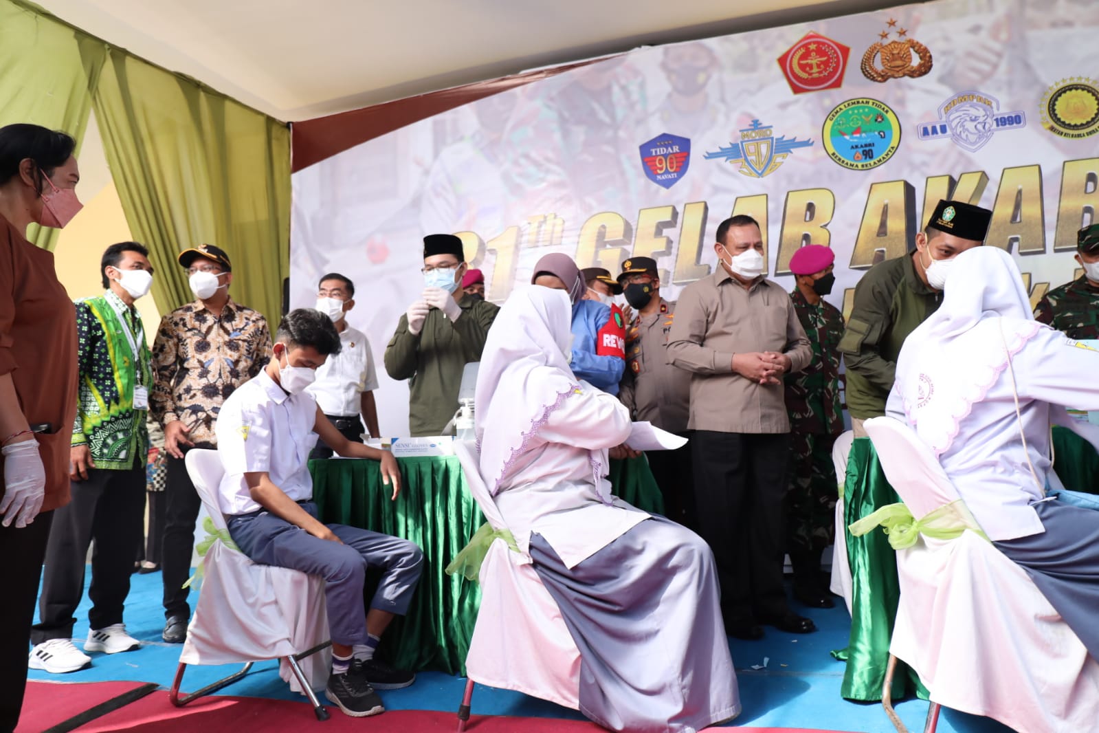 Ketua KPK RI Firli Bahuri Didampingi Bupati Ahmad Muhdlor Tinjau Vaksinasi di Sidoarjo