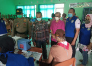 Pelajar Antusias Ikuti Vaksinasi Di Sma Negeri 1 Taman Sidoarjo