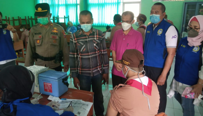 Pelajar Antusias Ikuti Vaksinasi Di Sma Negeri 1 Taman Sidoarjo
