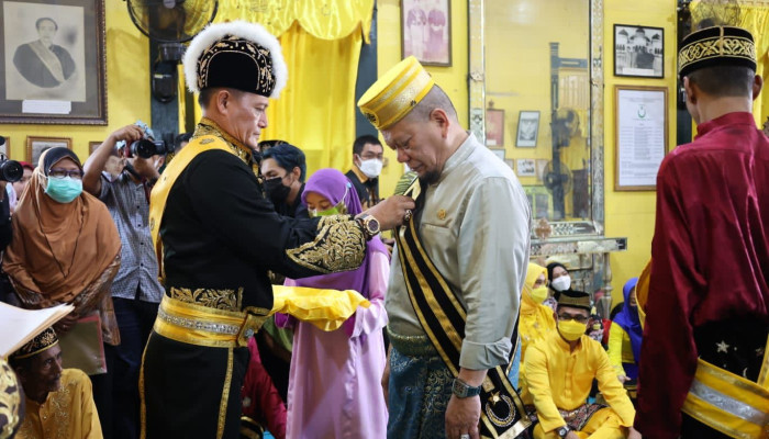Kesultanan Kadriyah Pontianak Resmikan Gelar Datuk I Puatta Untuk Lanyalla