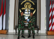 Aal Terima Sumbangan Buku Hasil Karya Perwira Kri Frans Kaisiepo-368