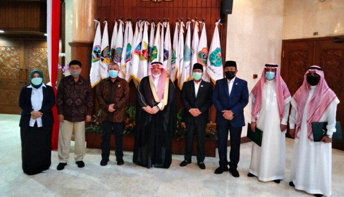 Dubes Arab Saudi Untuk Indonesian Kunjungi Dprd Jatim, Dibukanya Kembali Umroh Dan Haji