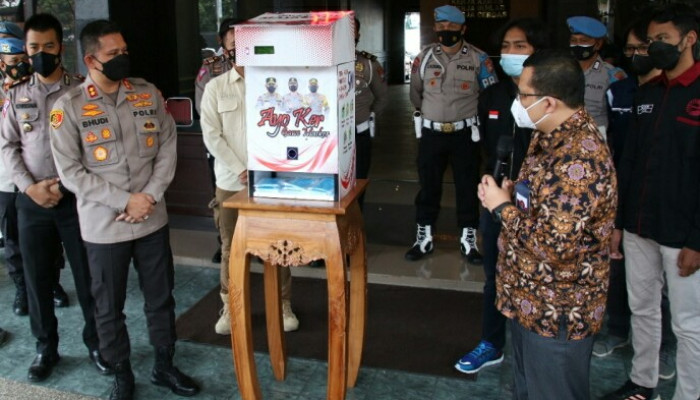 Inovasi Dispenser Masker Dan Hand Sanitizer Polresta Malang Kota