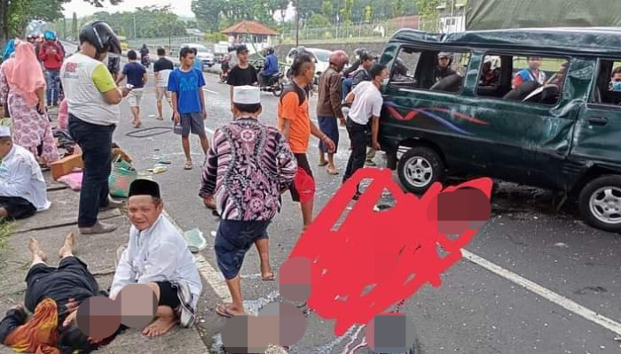 Mobil Rombongan Takziyah Oleng Kanan, 1 Meninggal Dunia