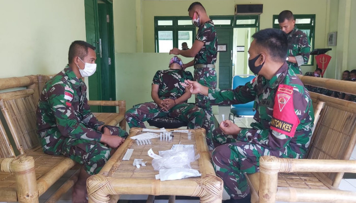 Personel Satgas Pamtas Yonif 742/Swy Laksanakan Swab Antigen