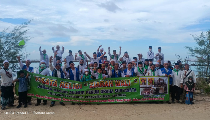 Jamaah Masjid An Nur Graha Suryanata Adakan Wisata Religi