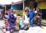 Tangan Gesit Ibu-Ibu Desa Gilang Pilah Sampah, Agar Lingkungan Bersih Dan Ringankan Perekonomian