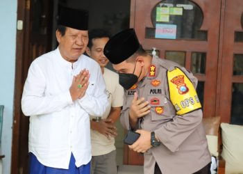 Kapolres Gresik Eratkan Tali Silaturahmi, Kunjungi Sang Pemangku Pondok Pesantren
