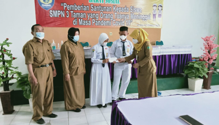 Smp Negeri 3 Taman Berikan Santunan Terdampak Covid-19