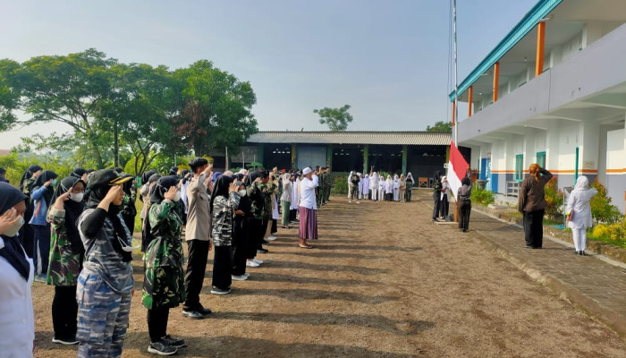 Sma Raden Rahmat Balongbendo Gelar Upacara Hari Pahlawan Dan Jalan Sehat