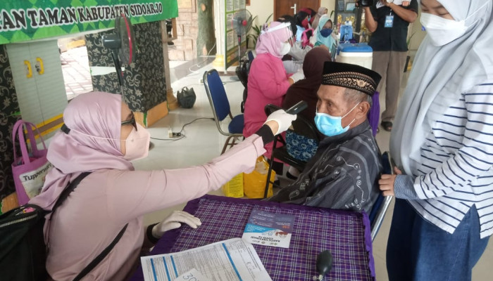 Ika Unair Sidoarjo Gunakan Pendekatan Khusus Vaksinasi Lansia