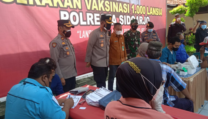 Kunjungan Kapolresta Sidoarjo Di Mapolsek Krian, Tersedia 1000 Dosis Vaksin
