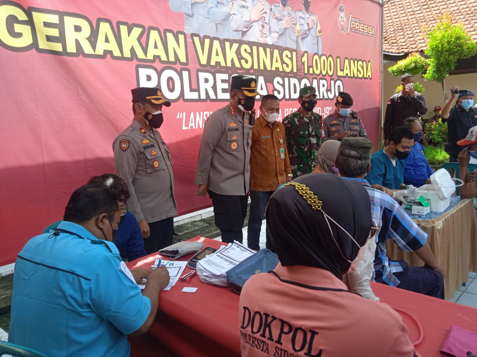 Kunjungan Kapolresta Sidoarjo di Mapolsek Krian, Tersedia 1000 Dosis Vaksin