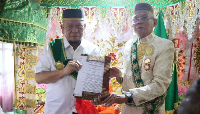 Ketua Dpd Ri Peroleh Gelar Adat Petta Punggawae To Mappatunru Dari Addatuang Sidenreng