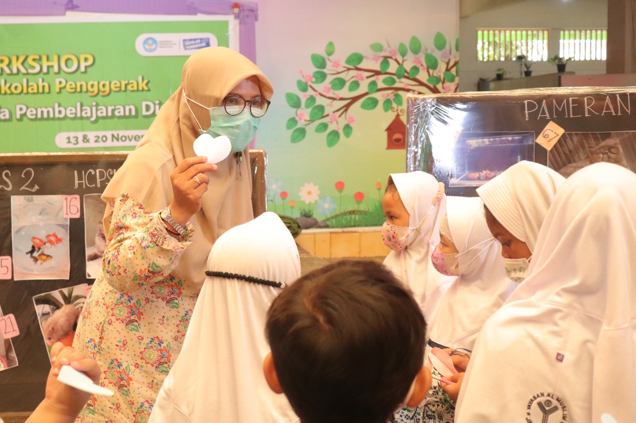 SD Al Muslim Sidoarjo Gelar Pameran Puspa dan Satwa
