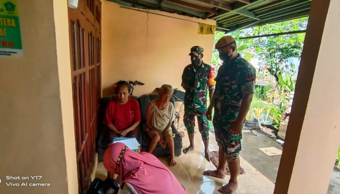 Babinsa Pelda Hasan Basri Door To Door Dampingi Tim Vaksinasi Lansia Di Desa Binaan Sidorejo