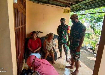 Babinsa Pelda Hasan Basri Door To Door Dampingi Tim Vaksinasi Lansia di Desa Binaan Sidorejo