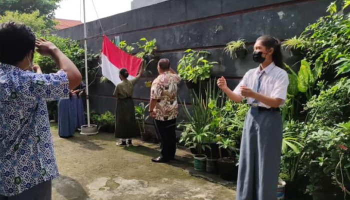 Peringati Hari Guru, Sma Pamardi Putra Surabaya Gelar Upacara Bendera Terbatas