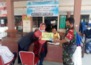 Babinsa Koramil 0816/09 Krian Dampingi Pembagian Blt Dd Di Desa Terungwetan
