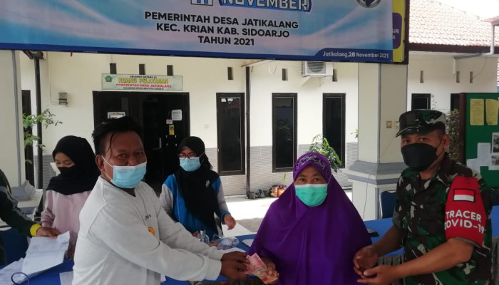 Babinsa Koptu Suwaji Dampingan Penyerahan Blt Dd Jatikalang