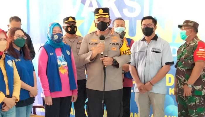 Kapolresta Sidoarjo Kunjungi Serbuan Vaksinasi Di Desa Sidorejo