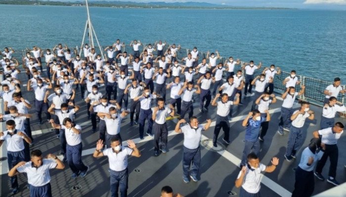 Komandan Kri Re Martadinata 331 Resmikan 6 Tim Olahraga Di Perairan