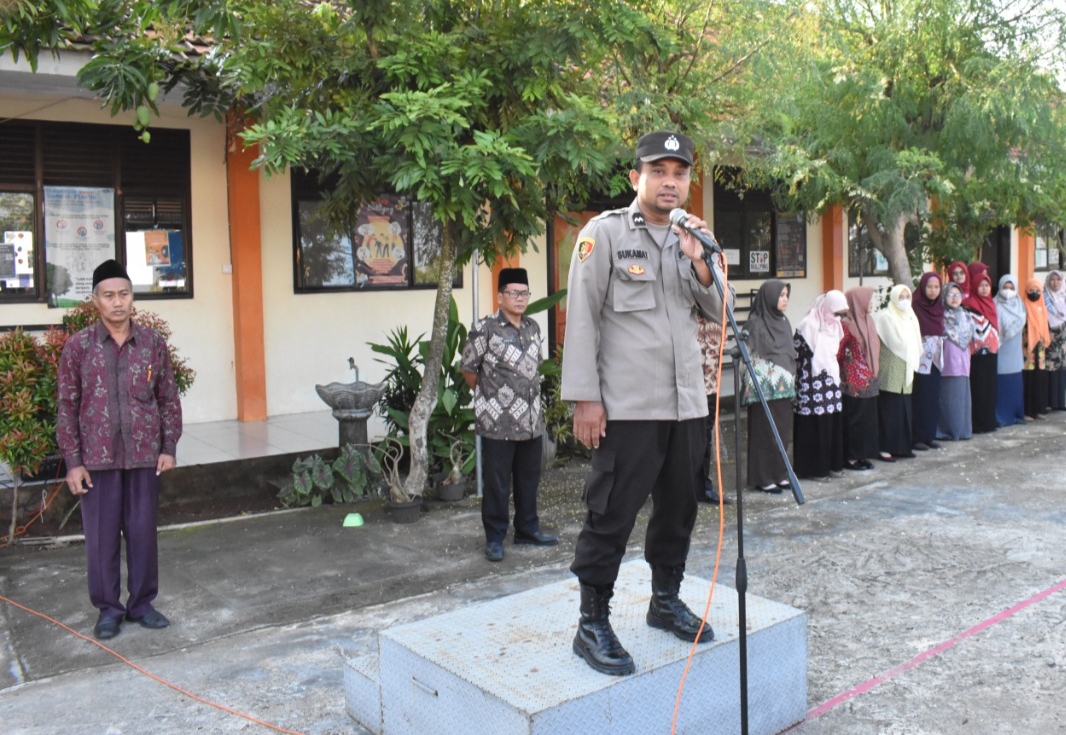Terkait Gangster, Polisi Memberikan Penyuluhan di SMA Negeri 1 Dukun