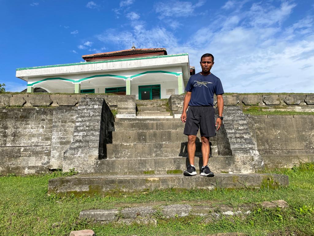 Personil Kodim Gresik Olahraga Bersama Sembari Menikmati Keindahan Istana Diatas Bukit Giri