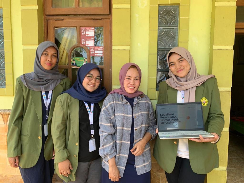 Mahasiswa KKN-T Kelompok 63 UPNVJT Adakan Pendampingan Pembuatan NIB Pelaku UMKM