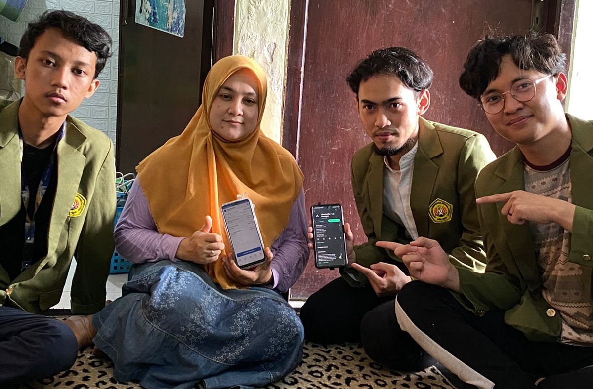 Mahasiswa KKN-T UPN ”Veteran” Jatim Melaksanakan Sosialisasi Pembukuan Kepada Mitra di Gunung Anyar Emas