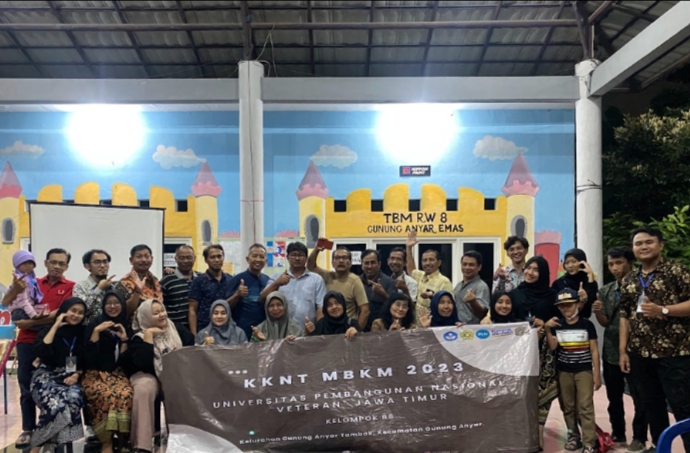 KKNT MBKM Kelompok 88 UPNVJT di Kelurahan Gunung Anyar Tambak Berakhir, Warga Ucapkan Terima Kasih 