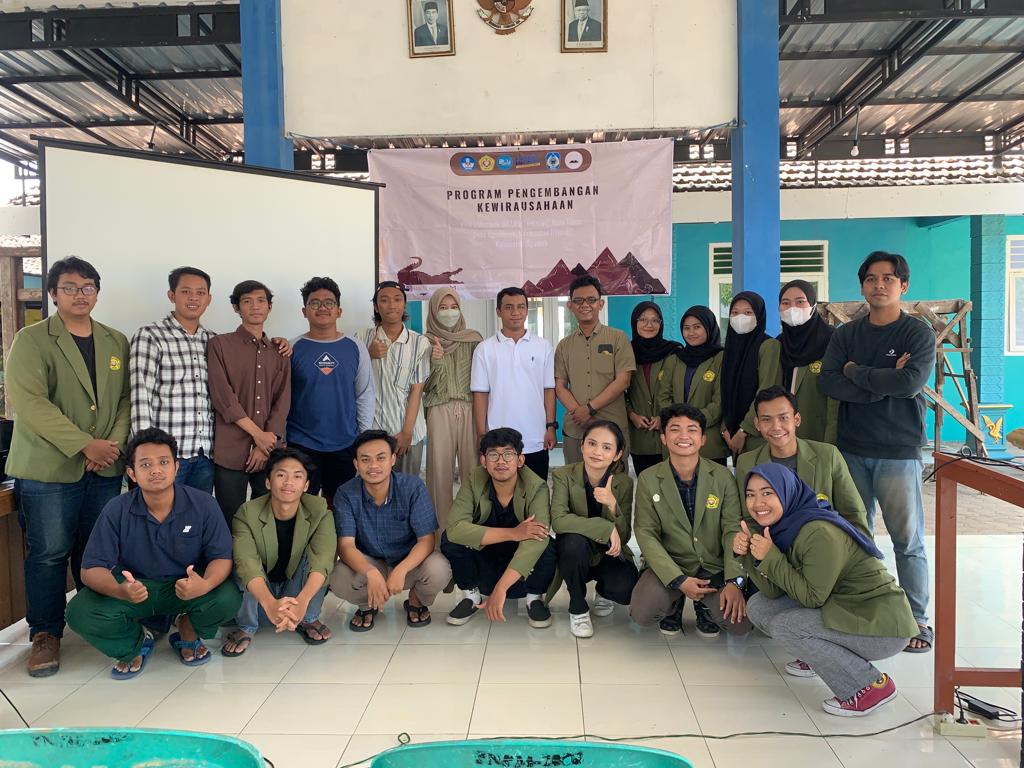 Sosialisasi Pembukuan ke Pelaku Usaha Toko Kelontong Oleh Kelompok 68 KKN-T ”Veteran ” Jawa Timur 