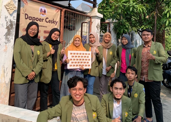 Pendampingan Rebranding dan Digital Marketing pada UMKM oleh Mahasiswa KKNT Kelompok 88 UPNVJT 