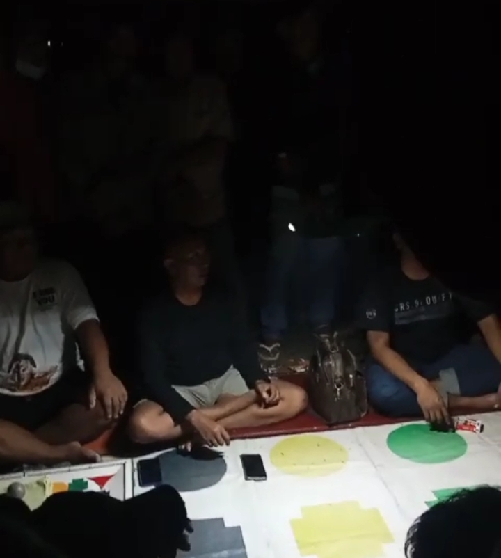 Maraknya Perjudian di Area Stasiun Krian, Warga Berharap ada Tindakan Tegas 