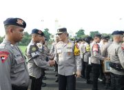 Kapolda Jatim Berikan Penghargaan Kepada 56 Pns Dan Personel Polri Yang Berprestasi