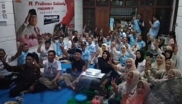 Tim Pemenangan Posko Prabowo Gibran Nobar Bareng Di Jalan Kartini Sidoarjo