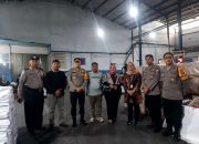 Kapolres Nganjuk Lakukan Cek Kesiapan Anggota Pengamanan Produksi Surat Suara Di Pt. Temprina 