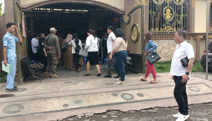 Pertapa Indonesia Geruduk Tempat Praktek Ida Roffi Di Sedati