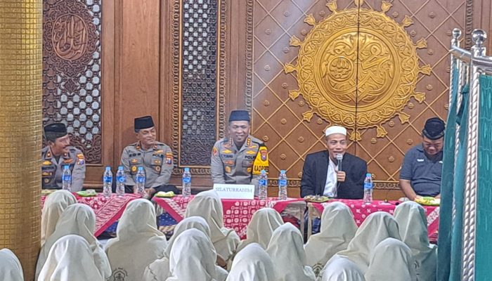 Kapolresta Sidoarjo Dan Kapolsek Tanggulangin Silaturahmi Ke Ponpes Alhidayah Desa Ketegan